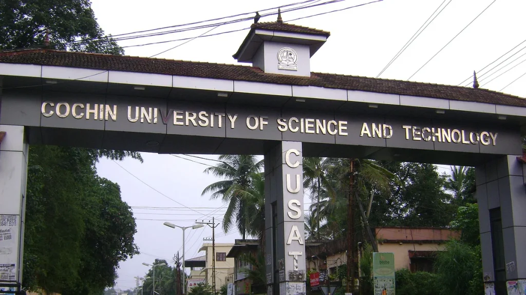 പകര്‍ച്ചവ്യാധി; കുസാറ്റ് ക്യാംപസ് അടച്ചു, നാളെ മുതല്‍ ഓണ്‍ലൈന്‍ ക്ലാസുകള്‍