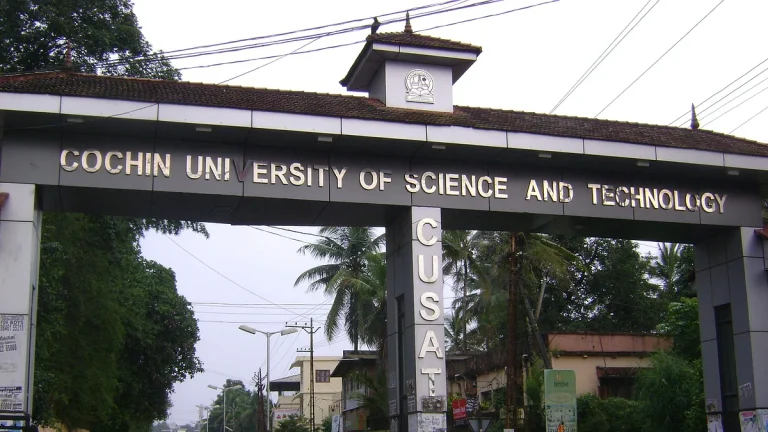 പകര്‍ച്ചവ്യാധി; കുസാറ്റ് ക്യാംപസ് അടച്ചു, നാളെ മുതല്‍ ഓണ്‍ലൈന്‍ ക്ലാസുകള്‍
