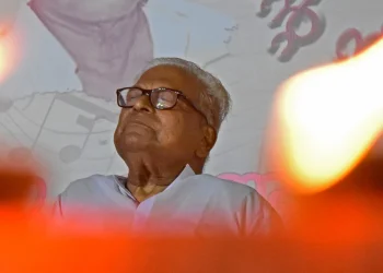 കേരളം നെഞ്ചേറ്റിയ ജനകീയ നേതാവിനു വിട, വിഎസ് അന്തരിച്ചു