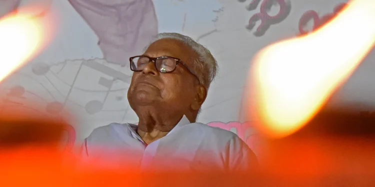 കേരളം നെഞ്ചേറ്റിയ ജനകീയ നേതാവിനു വിട, വിഎസ് അന്തരിച്ചു