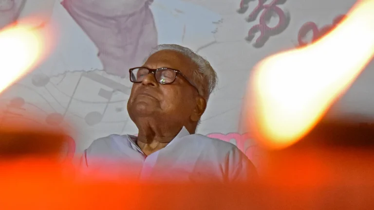 കേരളം നെഞ്ചേറ്റിയ ജനകീയ നേതാവിനു വിട, വിഎസ് അന്തരിച്ചു