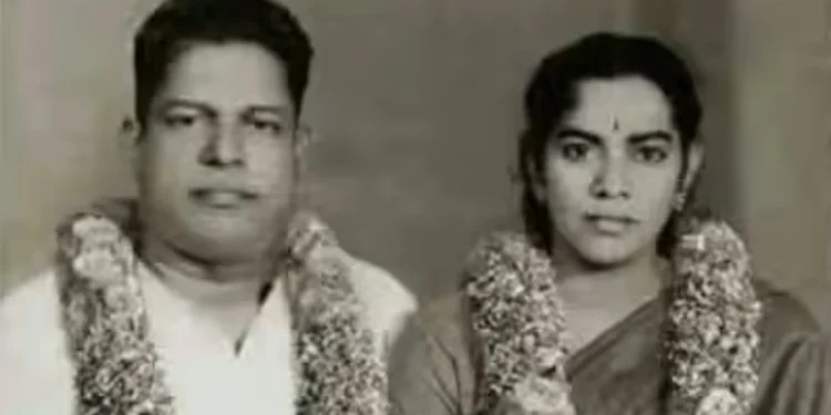 ‘വയ്യാതാകുമ്പോള് ഒരു തുണ നല്ലതല്ലേ?’; മൂഹൂര്ത്തമില്ല, ആഭരണാലങ്കാരങ്ങളും ഇല്ലാതെ വിഎസ് വസുമതി വിവാഹം