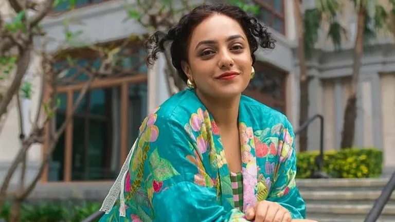 ‘ദേശീയ അവാർഡ് വാങ്ങിയത് ചാണകം പുരണ്ട നഖങ്ങളുമായി’; ചാണക വറളി ഉണ്ടാക്കാൻ പഠിച്ച അനുഭവം പറഞ്ഞ് നിത്യ മേനോൻ