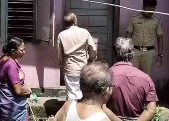 വീടിന് മുന്നില്‍ വയോധിക ഷോക്കേറ്റ് മരിച്ച നിലയില്‍