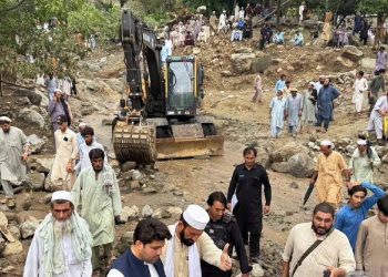 മിന്നല്‍ പ്രളയം; 243 പേര്‍ മരിച്ചു, നിരവധിയാളുകളെ കാണാനില്ല