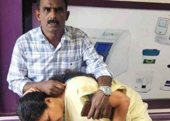 കുഴഞ്ഞ് വീണ വീട്ടമ്മയ്ക്ക് ചികിത്സ നൽകിയില്ലെന്ന് പരാതി