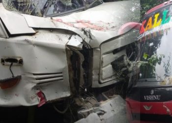 ചുരത്തിൽ വാഹനാപകടം; ബസും ട്രാവലറും കൂട്ടിയിടിച്ചു