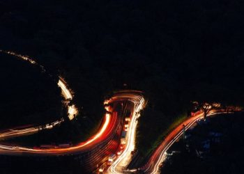 താമരശ്ശേരി ചുരത്തിൽ ശക്തമായ ബ്ലോക്ക്