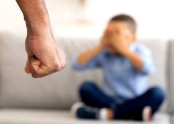 വൈകി എത്തിയതിന് അഞ്ചാം ക്ലാസുകാരനെ ഇരുട്ടു മുറിയിൽ ഇരുത്തി, ഗ്രൗണ്ടിൽ 2 വട്ടം ഓടിപ്പിച്ചു: സ്കൂളിനെതിരെ ആരോപണം