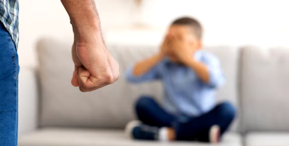 വൈകി എത്തിയതിന് അഞ്ചാം ക്ലാസുകാരനെ ഇരുട്ടു മുറിയിൽ ഇരുത്തി, ഗ്രൗണ്ടിൽ 2 വട്ടം ഓടിപ്പിച്ചു: സ്കൂളിനെതിരെ ആരോപണം