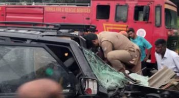 നിർത്തിയിട്ടിരുന്ന ലോറിയിലേക്ക് കാർ ഇടിച്ചുകയറി അപകടം; രണ്ട് യുവതികള്‍ക്ക് ദാരുണാന്ത്യം