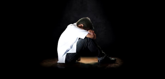 അസംബ്ലിക്കിടെ വികൃതി; വിദ്യാർഥിയുടെ കർണപടം അടിച്ചു തകർത്ത് ഹെഡ്മാസ്റ്റർ; അടിയന്തര ശസ്ത്രക്രിയ വേണം