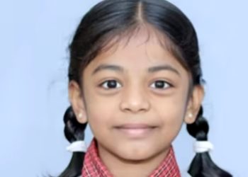 സ്കൂളിലേക്ക് പോകുമ്പോൾ സ്‌കൂട്ടറിൽനിന്നു വീണു, ബസ് കയറിയിറങ്ങി രണ്ടാം ക്ലാസുകാരിക്ക് ദാരുണാന്ത്യം