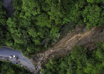 താമരശ്ശേരി ചുരത്തില്‍ വ്യാഴാഴ്ചയും ഗതാഗതനിരോധനം തുടരും; മണ്ണിടിച്ചിലിന് സാധ്യതയുണ്ടെന്ന് വിദഗ്ധ സംഘം