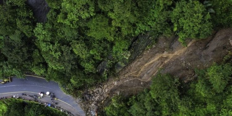 താമരശ്ശേരി ചുരത്തില് വ്യാഴാഴ്ചയും ഗതാഗതനിരോധനം തുടരും; മണ്ണിടിച്ചിലിന് സാധ്യതയുണ്ടെന്ന് വിദഗ്ധ സംഘം