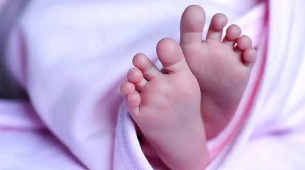 പ്രായപൂര്‍ത്തിയാകാത്ത പെണ്‍കുട്ടി പ്രസവിച്ചു; ബന്ധുവായ യുവാവിനെതിരേ കേസ്