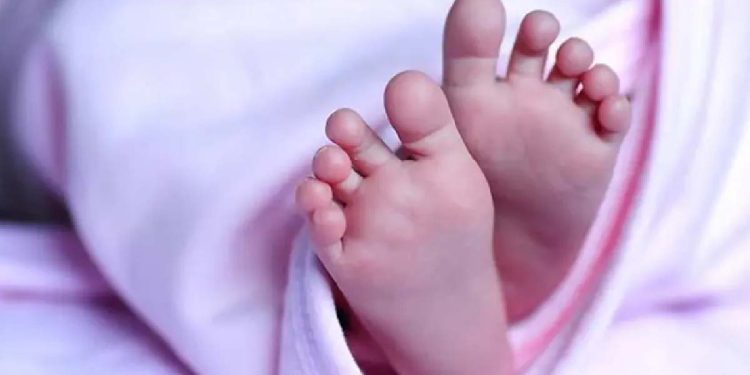 പ്രായപൂര്‍ത്തിയാകാത്ത പെണ്‍കുട്ടി പ്രസവിച്ചു; ബന്ധുവായ യുവാവിനെതിരേ കേസ്