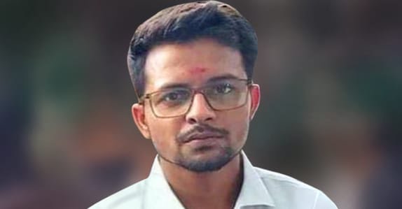 എക്സ്ഹോസ്റ്റ് ഫാനിന്റെ ദ്വാരത്തിലൂടെ ബലാത്സംഗ ദൃശ്യങ്ങൾ പകർത്തി, വിദ്യാർഥിനിയെ ഭീഷണിപ്പെടുത്തി: കുറ്റപത്രം