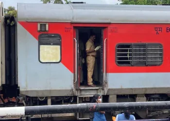ട്രെയിനിൽ നവജാത ശിശുവിന്റെ മൃതദേഹം; കണ്ടെത്തിയത് ശുചിമുറിയിലെ ചവറ്റുകൊട്ടയില്‍