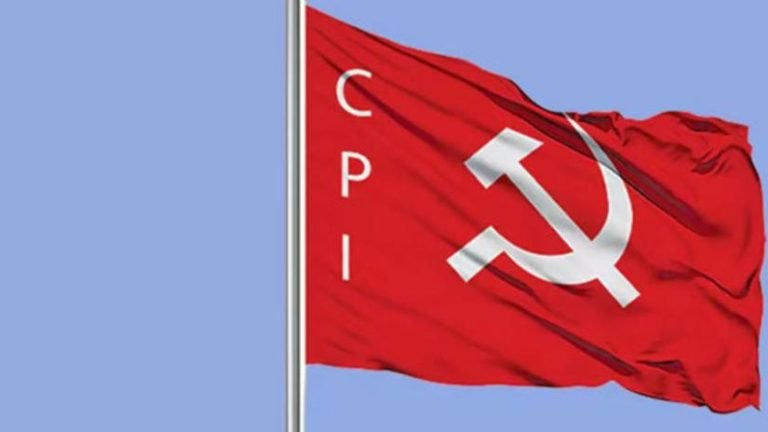 വ്യാപാര സ്ഥാപനങ്ങള്‍ക്ക് ലൈസന്‍സ് പുതുക്കി നല്‍കാത്തതിൽ  പ്രതിഷേധിച്ചു