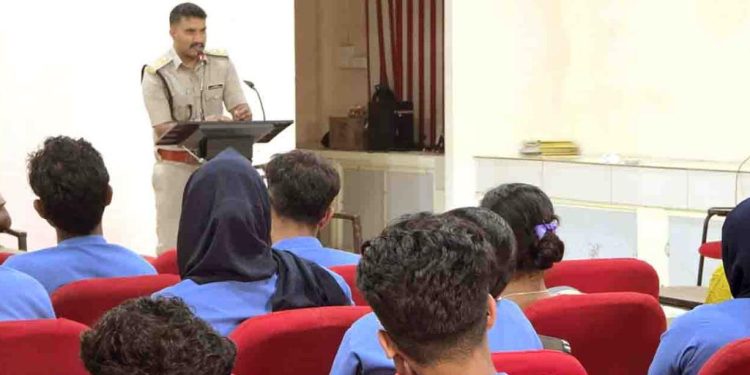 ലഹരി വിരുദ്ധ സെമിനാറും ബോധവൽക്കരണ ക്ലാസും സംഘടിപ്പിച്ചു