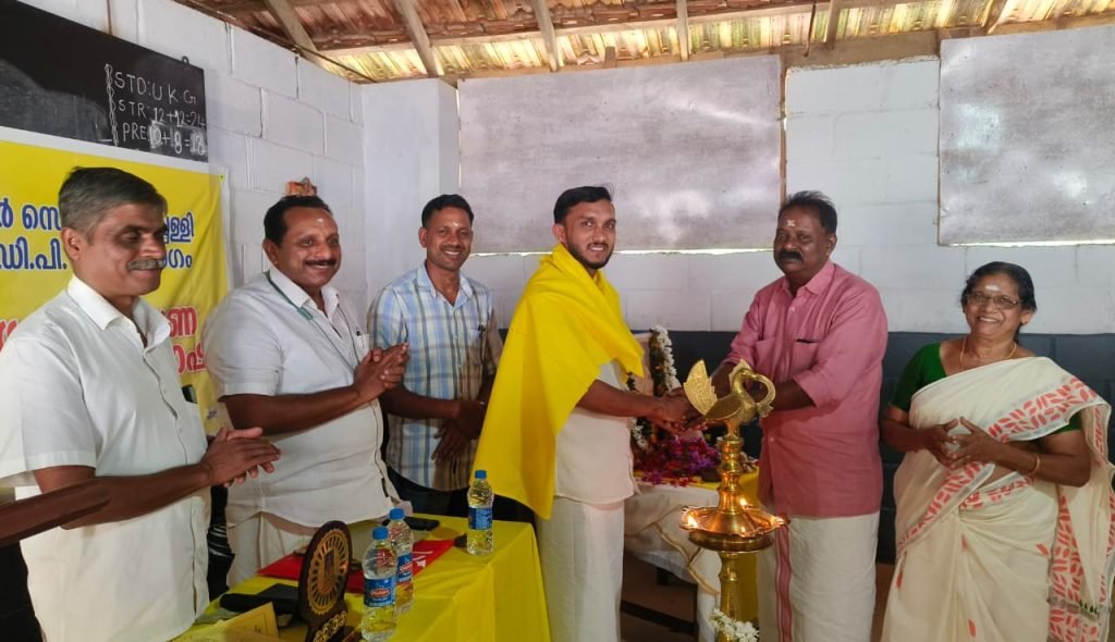 ശ്രീനാരായണ ഗുരുവിശ്വാസികൾ ജുനൈദ് കൈപ്പാണിയെ ആദരിച്ചു