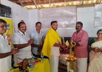 ശ്രീനാരായണ ഗുരുവിശ്വാസികൾ ജുനൈദ് കൈപ്പാണിയെ ആദരിച്ചു