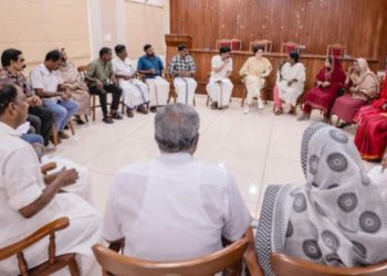 ദുരന്തബാധിതരെ നേരിട്ട് കണ്ട് പ്രിയങ്ക ഗാന്ധി എം.പി