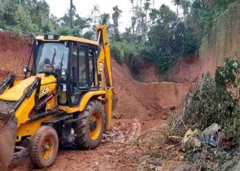 അനുമതിയില്ലാതെ നിര്‍മ്മാണ പ്രവര്‍ത്തനങ്ങള്‍ നടത്തി;ജെ സി ബി യും , ടിപ്പറും  കസ്റ്റഡിയിലെടുത്തു