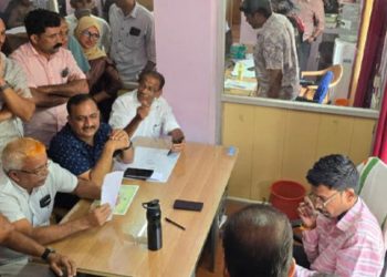 വോട്ടർ പട്ടികയിലെ അപാകത; മുസ്ലിം ലീഗ് പഞ്ചായത്ത് സെക്രട്ടറിയെ ഉപരോധിച്ചു