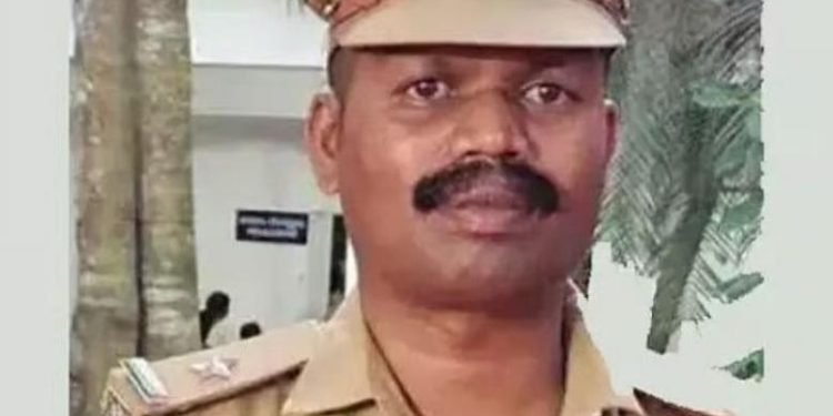 വനിതാ ബീറ്റ് ഓഫീസറെ പീഡിപ്പിക്കാന്‍ ശ്രമിച്ച കേസ്;കെ കെ രതീഷ് കുമാറിനെ സസ്‌പെന്‍ഡ് ചെയ്തു