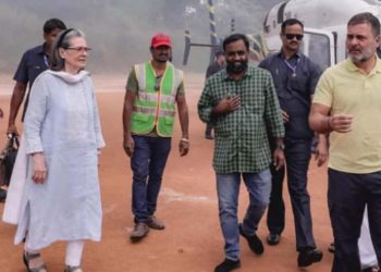 സോണിയ ഗാന്ധിയും രാഹുൽ ഗാന്ധിയും വയനാട്ടിൽ എത്തി