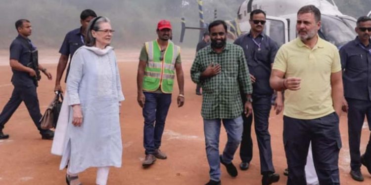 സോണിയ ഗാന്ധിയും രാഹുൽ ഗാന്ധിയും വയനാട്ടിൽ എത്തി