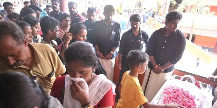 പൂമ്പാറ്റേ’ എന്ന വിളി കേൾക്കാൻ ഇനി അവളില്ല;കണ്ണീരോടെ യാത്രയാക്കി ജന്മനാട്