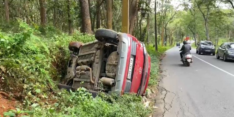 വാഹനാപകടം; അഞ്ച് പേർക്ക് പരിക്ക്