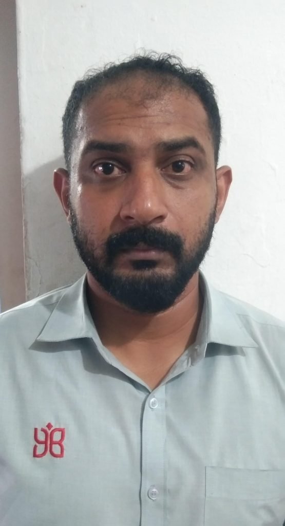 വസ്ത്രവ്യാപാര സ്ഥാപനത്തിൽ മോഷണം: ബില്ലടക്കാതെ വസ്ത്രങ്ങൾ കടത്തിയ ഫ്രണ്ട് ഓഫീസ് മാനേജർ അറസ്റ്റിൽ