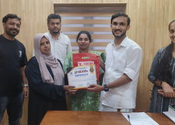 നായയെ രക്ഷിച്ച നസീറക്ക് ജില്ലാ ആസ്ഥാനത്ത് അനുമോദനം