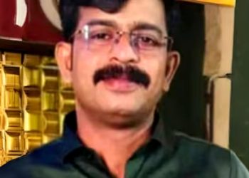 ‘രതീഷിനെ നഗ്നനാക്കി ഫോട്ടോ എടുത്തു, സ്കൂൾ ഗ്രൂപ്പിലേക്കും ഭാര്യയ്ക്കും അയച്ചു; ഹണിട്രാപ്പിൽ കുടുക്കി 2 ലക്ഷം ആവശ്യപ്പെട്ടു’