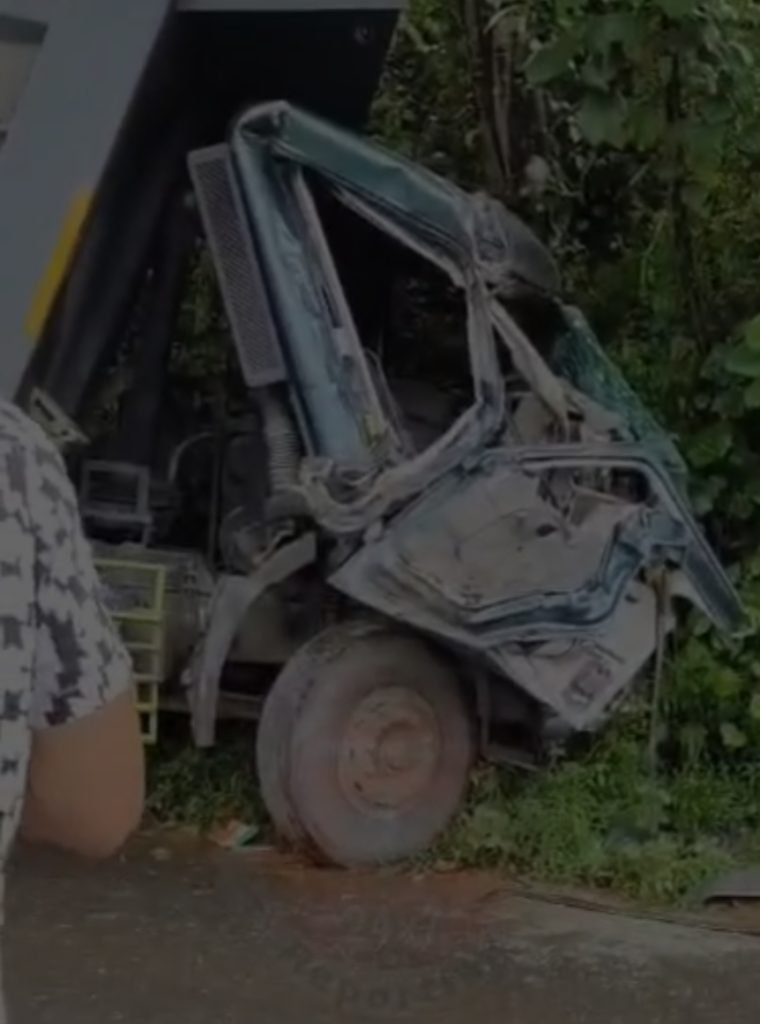 ടിപ്പർ ലോറികൾ തമ്മിൽ കൂട്ടി ഇടിച്ച് അപകടം