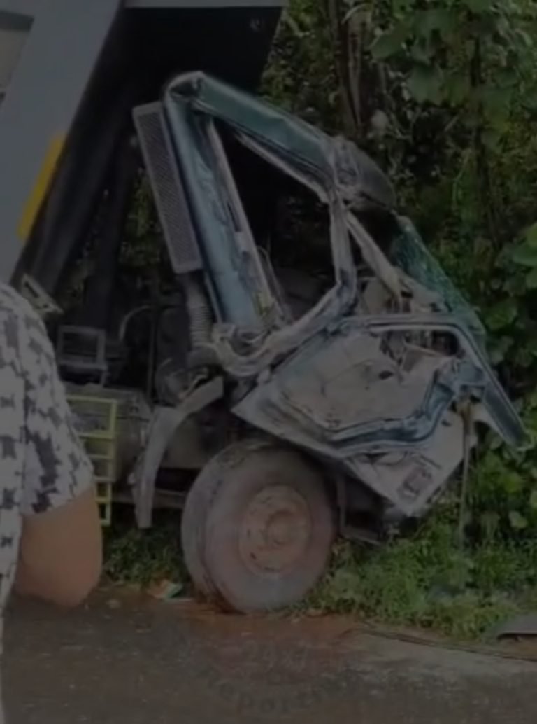 ടിപ്പർ ലോറികൾ തമ്മിൽ കൂട്ടി ഇടിച്ച് അപകടം
