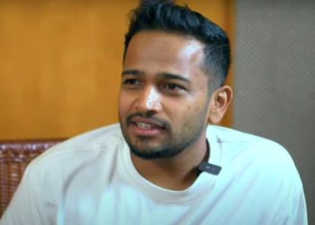 ‘അന്ന് നിയമസഭയ്ക്കു മുന്നിൽ നിന്നപ്പോൾ ആട്ടിയോടിച്ചു, ഇന്ന് പൊലീസ് അകമ്പടി; മുഖ്യമന്ത്രിക്കൊപ്പം സദ്യ’‘