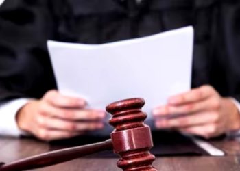 എന്തിനാണ് ഇവരെ മുഖംമൂടി ധരിപ്പിച്ചത്? കെഎസ്‌യു പ്രവർത്തകരെ ഹാജരാക്കിയ പൊലീസിനോട് ചോദ്യങ്ങളുന്നയിച്ച് കോടതി