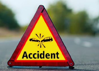 മിനി ലോറിയിടിച്ച് അമ്മക്കും മകൾക്കും പരിക്ക്