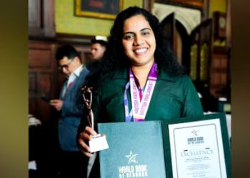 യുകെ പാർലമെന്റിൽ പുരസ്കാരം ഏറ്റുവാങ്ങിയെന്ന് ആര്യ; അത് വാടക ഹാളല്ലേയെന്ന് സമൂഹ മാധ്യമങ്ങൾ; വീണ്ടും വിവാദം