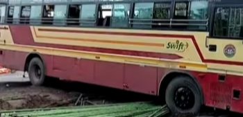 ഡിവൈഡ‍ർ കണ്ടില്ല, അടിപ്പാതയിലേക്ക് ഇടിച്ചുകയറി; കെഎസ്ആർടിസി അപകടത്തിൽപ്പെട്ട് 28 പേർക്ക് പരിക്ക്