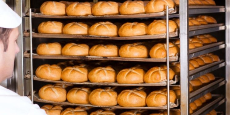 ബേക്കറി നിര്‍മാണത്തില്‍ സൗജന്യ പരിശീലനം നൽകുന്നു