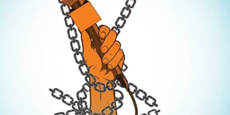 വയനാട്ടിൽ പ്രിയങ്കഗാന്ധിയുടെ ഫോട്ടോ ഗ്രാഫർ മാധ്യമ പ്രവർത്തകനെ കയ്യേറ്റം ചെയ്ത സംഭവം; പ്രതിഷേധം ശക്തമാകുന്നു