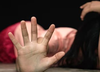 വിവാഹ വാഗ്ദാനം നൽകി പീഡിപ്പിച്ചു; സ്വകാര്യ രംഗങ്ങൾ ഫോണിൽ ചിത്രീകരിച്ചെന്നും പരാതി, മലയാളി ക്രിക്കറ്റ് കോച്ചിനെതിരെ കേസ്