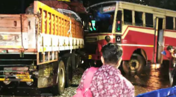 കെഎസ്ആർടിസി ബസ്സും ലോറിയും കൂട്ടിയിടിച്ചു; ഇരുപതോളം പേർക്ക് പരുക്ക്