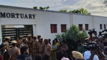 റാലിക്കിടെ മരിച്ചവരുടെ എണ്ണം 41 ആയി, കരൂർ സന്ദർശിക്കാൻ വിജയ്ക്ക് അനുമതിയില്ല